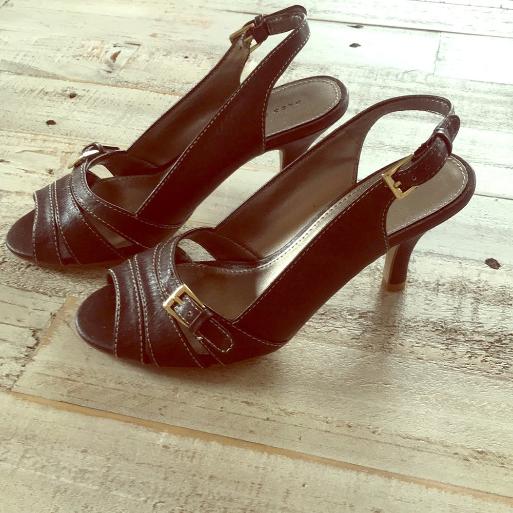 Simple but dainty  brown heels by Predictions